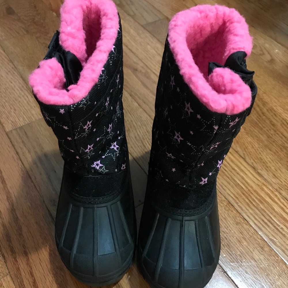 Snow boots for girls size 9T pink and black